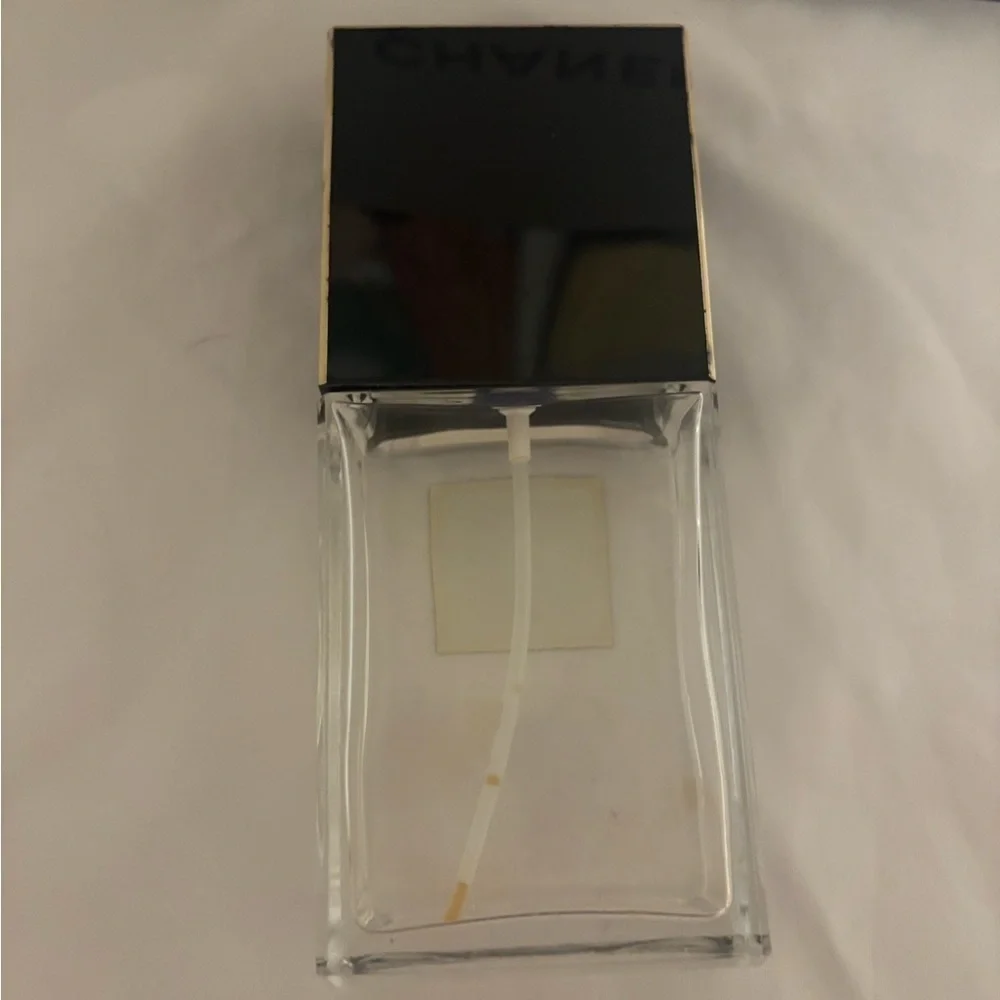 CHANEL elegant coco
